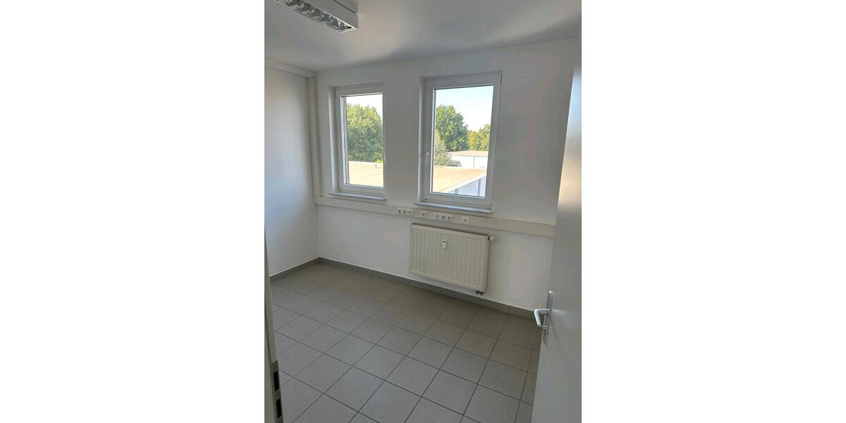 Büro 110 qm zu vermieten an der A70 zimmer