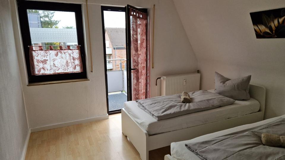 Wohnen auf Zeit Mönchengladbach Nord - 2 Zimmer, 110 m&sup2;, 13&euro; | Angebot:24581348