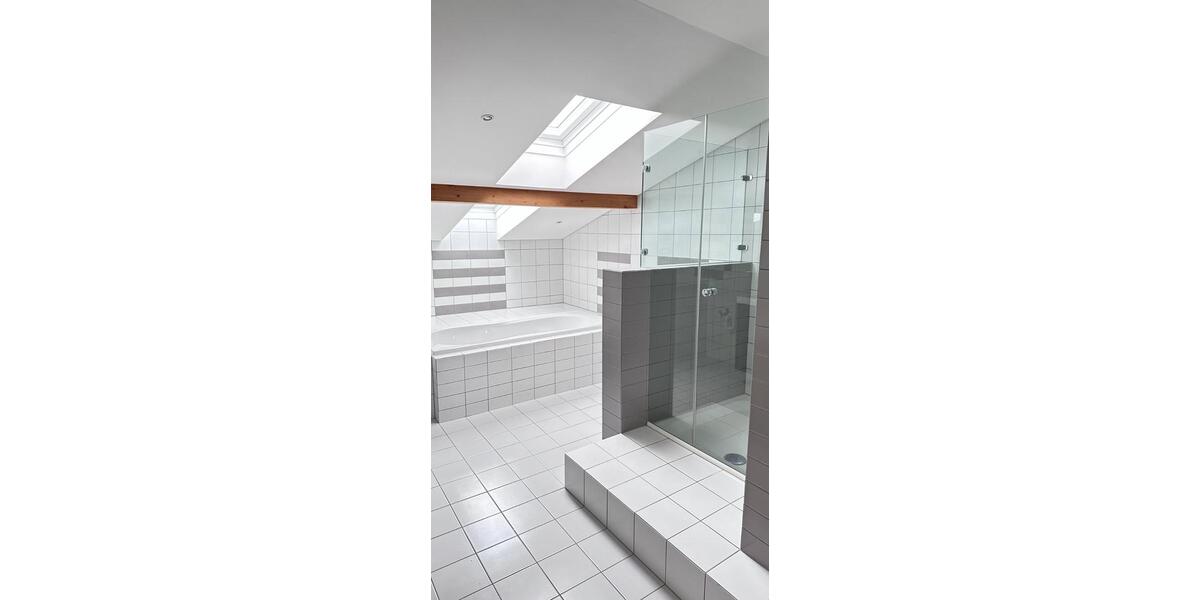 Dachgeschoßwohnung Sengenthal - 3.5 Zimmer, 124 m&sup2;, 1.050&euro; | Angebot:24658307