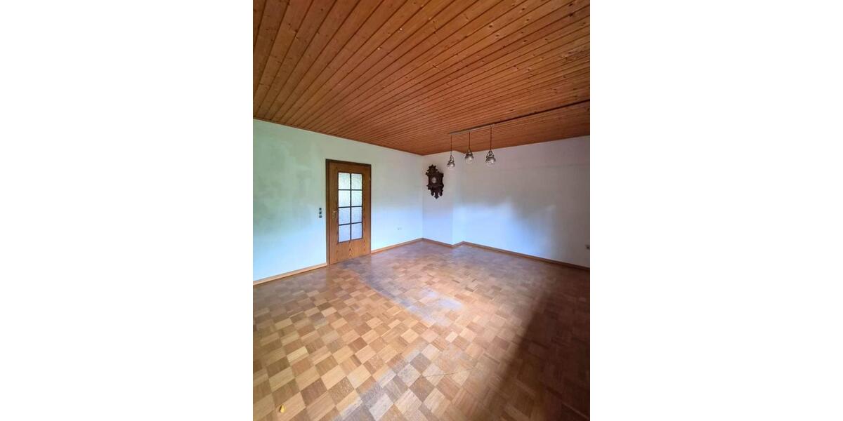 Etagenwohnung Sinsheim - 6 Zimmer, 190 m&sup2;, 1.300&euro; | Angebot:26566841