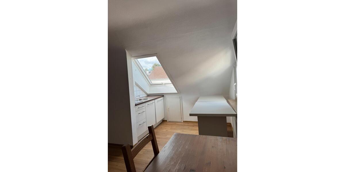 Dachgeschoßwohnung Stuttgart Feuerbach - 1 Zimmer, 28 m&sup2;, 900&euro; | Angebot:26698174