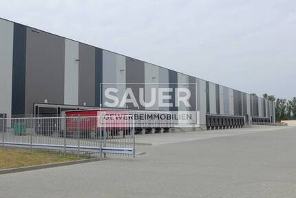 8.400 m² Logistikhalle mit 11 Rampendocks zzgl. 700 m² Bürotrakt *2928* zimmer