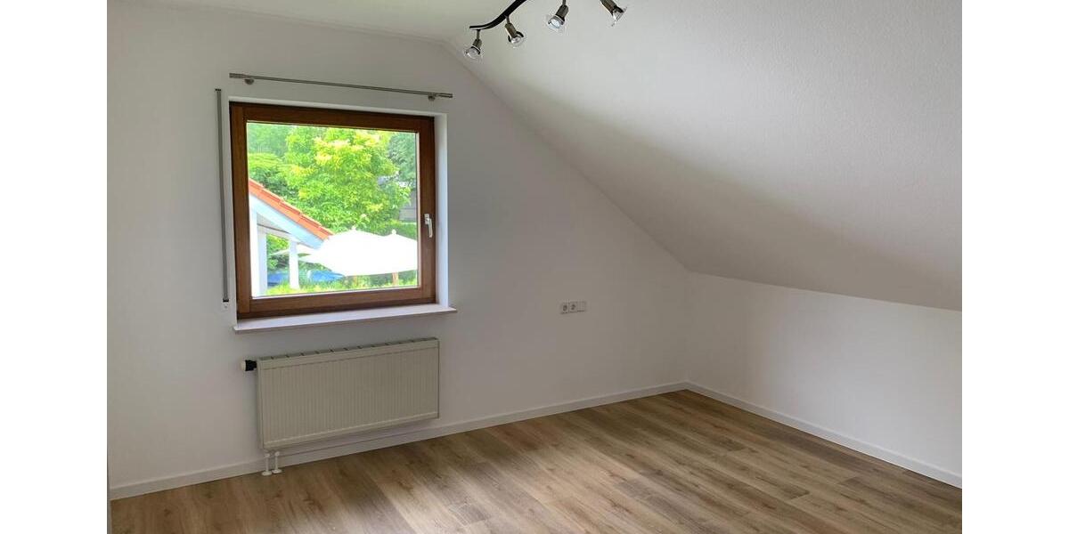 Dachgeschoßwohnung Heilbronn Frankenbach - 3 Zimmer, 80 m&sup2;, 950&euro; | Angebot:25995952