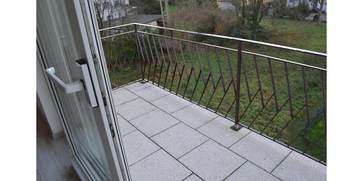 Schöne, helle 2-Zimmer-DG - Wohnung mit Balkon in Seenähe 2 zimmer