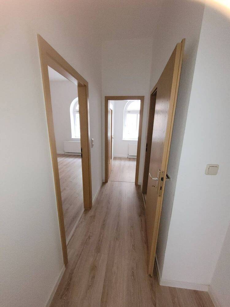 NEU: Ab sofort, frisch sanierte KTV-Whg. mit neuem Bodenbelag, ohne EBK, Gem.- Garten
