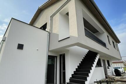 Erstbezug: Geräumige und Helle 4-Zimmer-Wohnung, mit großem Balkon und Stellplätzen 4 zimmer