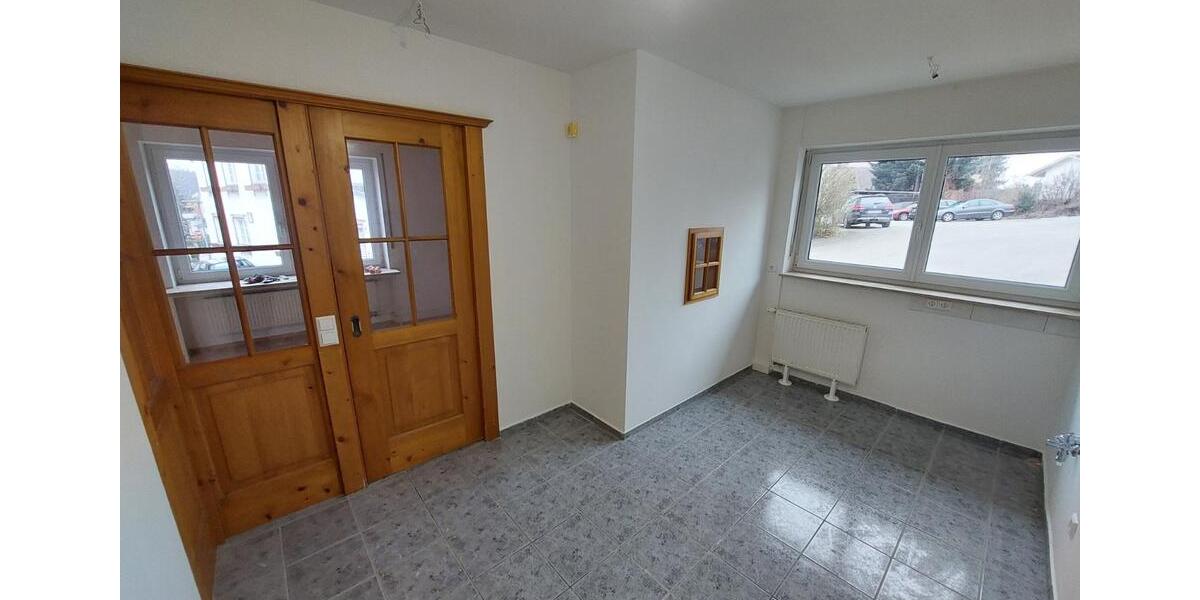 Erdgeschoßwohnung Neukirch - 4 Zimmer, 113 m&sup2;, 1.020&euro; | Angebot:25196132