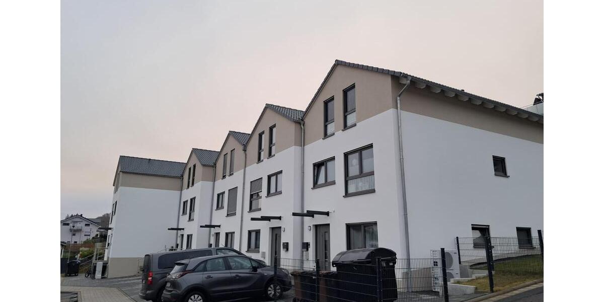 Reihenhaus Bad Schwalbach - 7 Zimmer, 180 m&sup2;, 1.800&euro; | Angebot:26226423