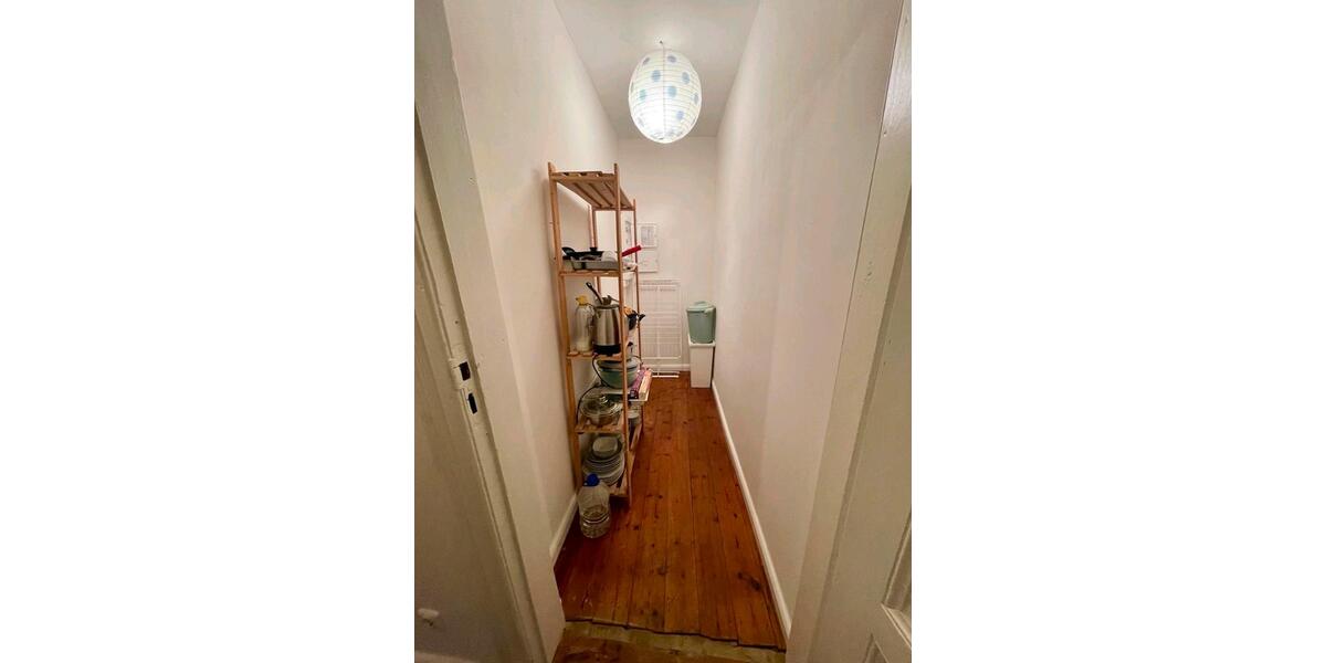 WG Zimmer in einer Altbauwohnung in guter Lage (5 Zi, je 24 qm) 5 zimmer