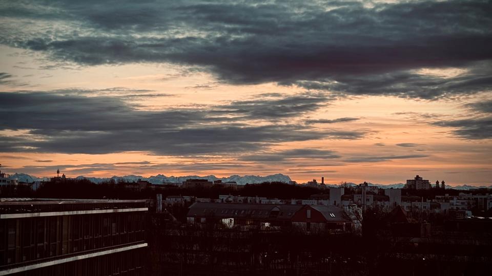 Möblierte Dachterrassenwohnung mit Alpenblick zur Zwischenmiete 4 zimmer