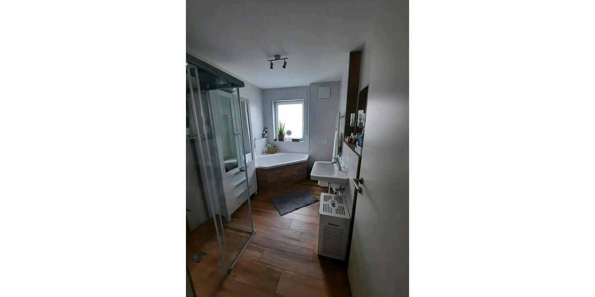 Erdgeschoßwohnung Waldkraiburg - 4 Zimmer, 103 m&sup2;, 1.390&euro; | Angebot:26050549