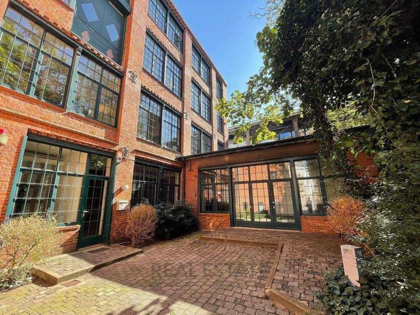 elegante Altbau-Büroloftfläche in Hinterhoflage in Bahrenfeld