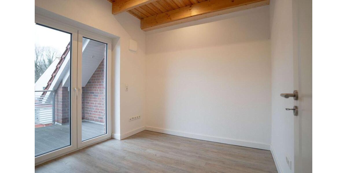 Dachgeschoßwohnung Hage - 3 Zimmer, 93 m&sup2;, 895&euro; | Angebot:25057172