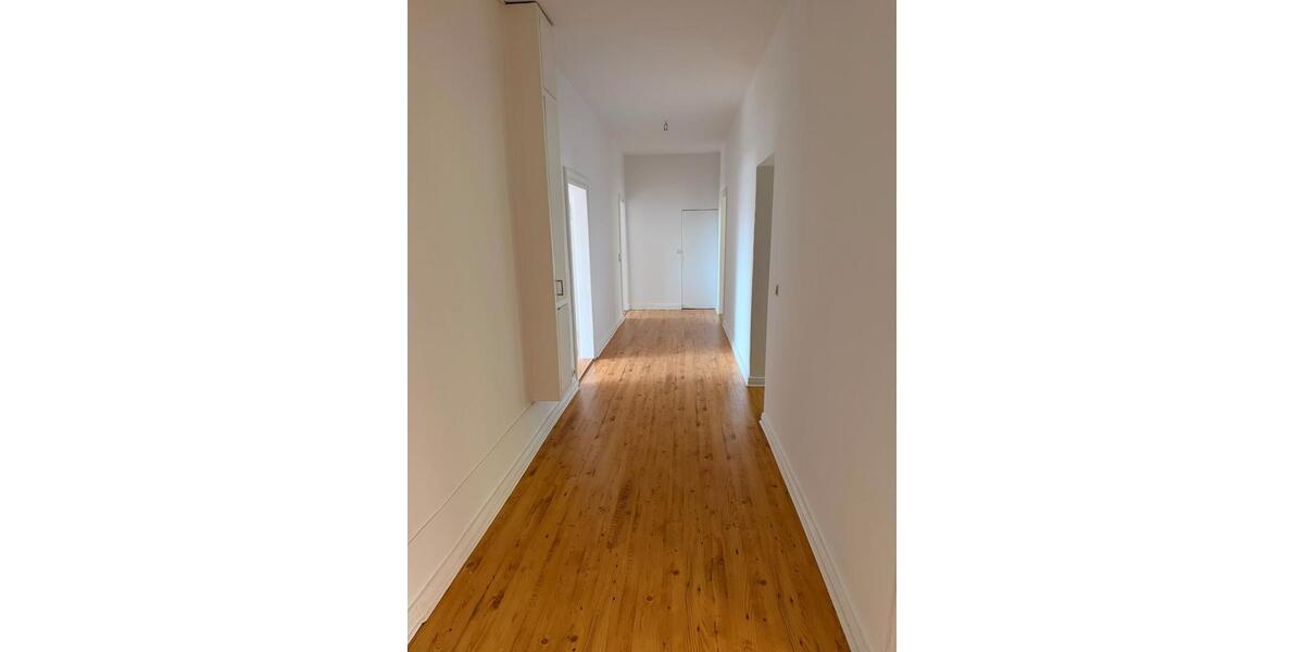 Dachgeschoßwohnung Kiel - 4 Zimmer, 127 m&sup2;, 1.490&euro; | Angebot:26625648