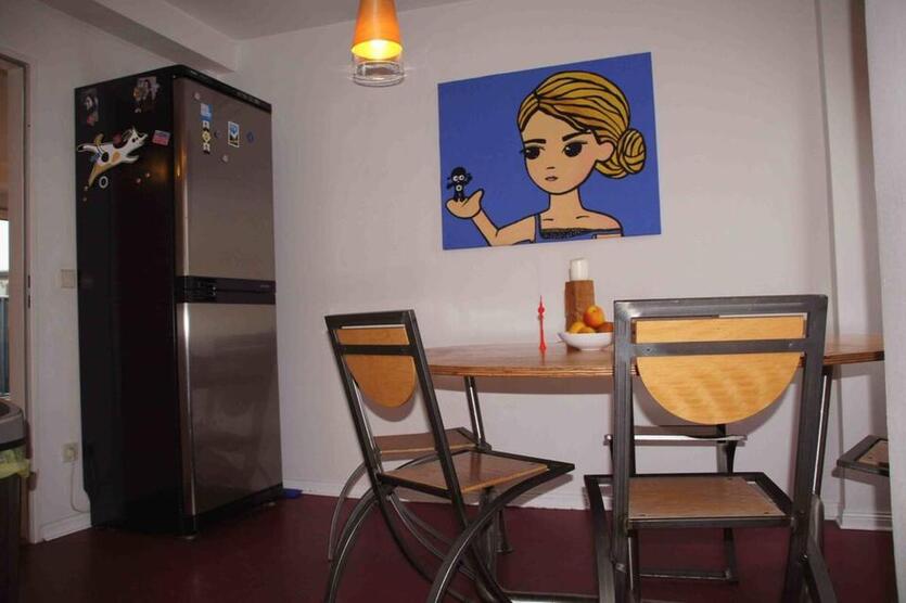 Helle, möblierte DG-Wohnung im Kiez. Ab 15.10 befristet für 7 Mo.