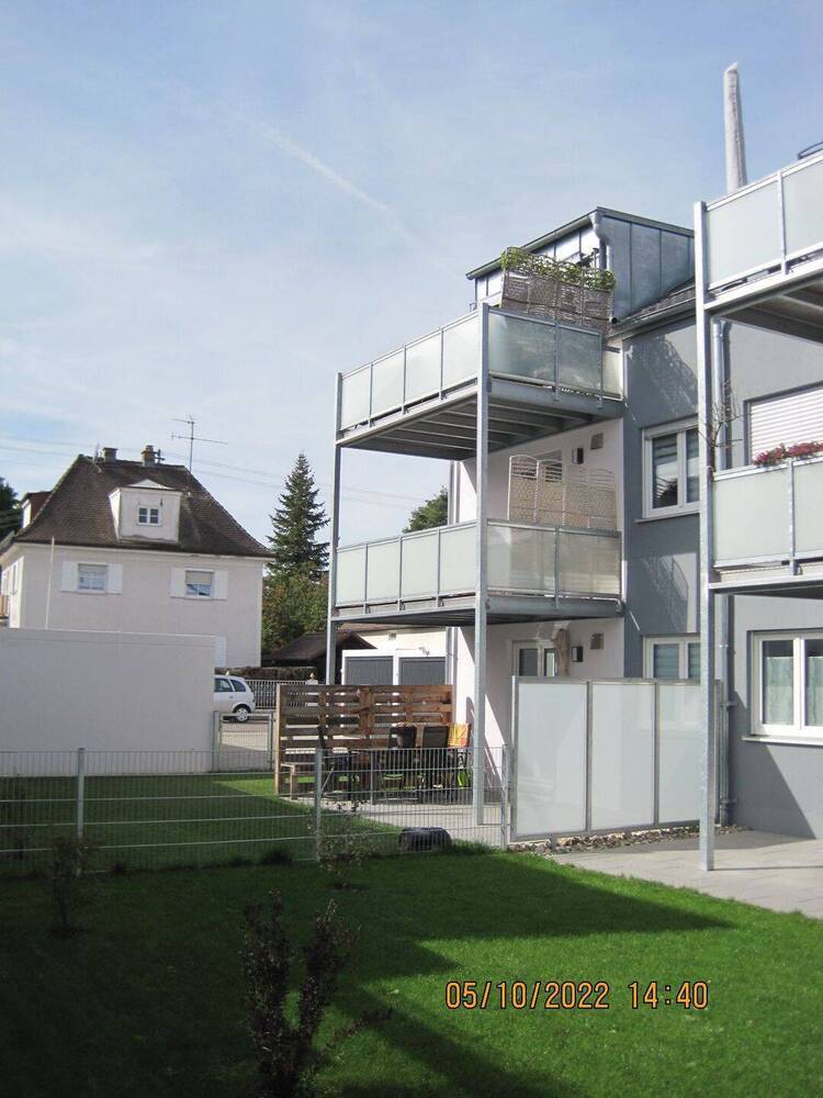 | perfekte lage | mitten in reichertshofen | mit garage und großem balkon |