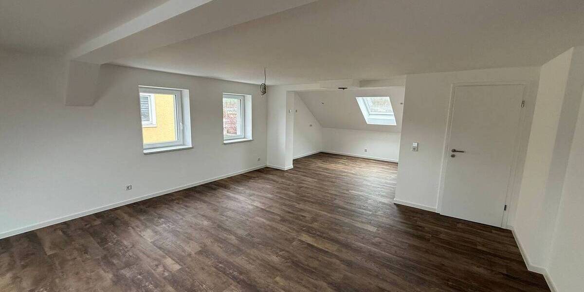 Etagenwohnung Flöha - 4 Zimmer, 90 m&sup2;, 900&euro; | Angebot:26583698