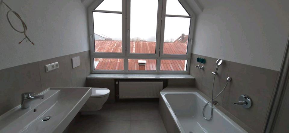 Frisch renovierte 4 Zimmer DG-Wohnung in Röhrmoos-Großinzemoos 4 zimmer