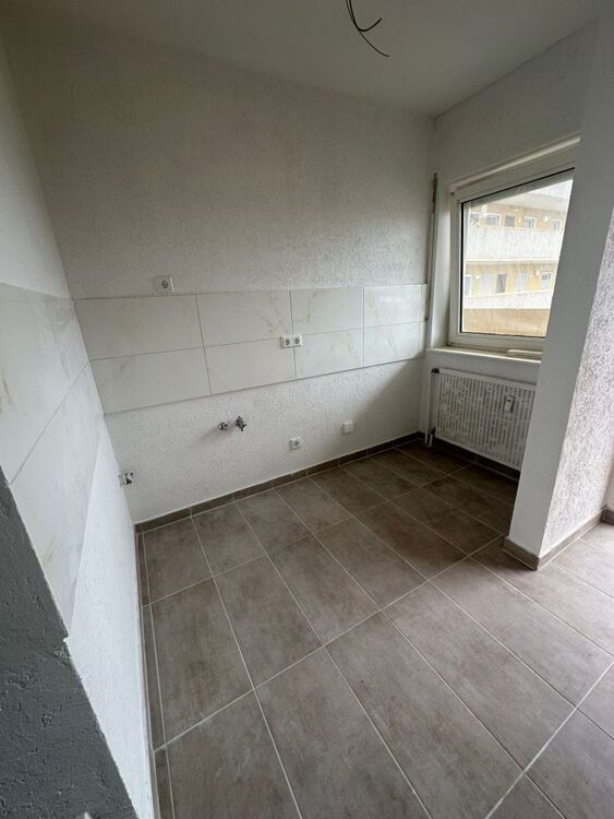 TOP sanierte 2,5 Zimmer Wohnung mit Balkon