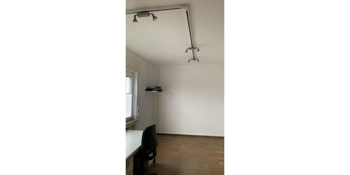 Lagerhalle mit Büroräumen zimmer