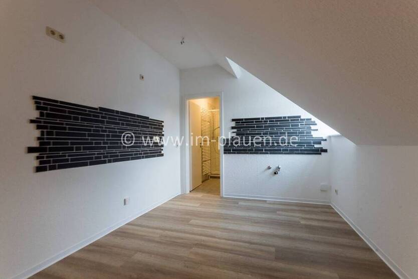 Zentrale 2-Zimmer-Dachgeschoßwohnung in Auerbach - frisch renoviert & sofort beziehbar!