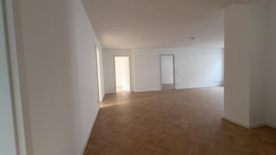 Etagenwohnung Rötha - 4 Zimmer, 120 m&sup2;, 1.220&euro; | Angebot:24548501