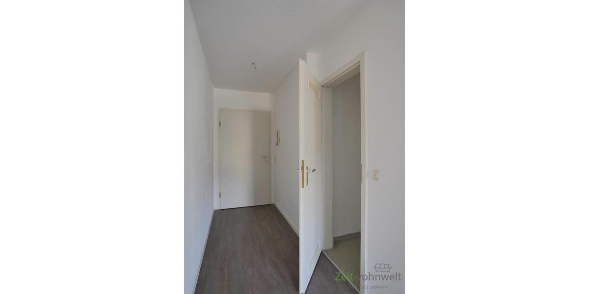 (12536_19) MGN: kleine, hübsche 2-Raum-Dachgeschoss-Wohnung mit Vinylböden in der Heimstraße, EBK möglich 2 zimmer