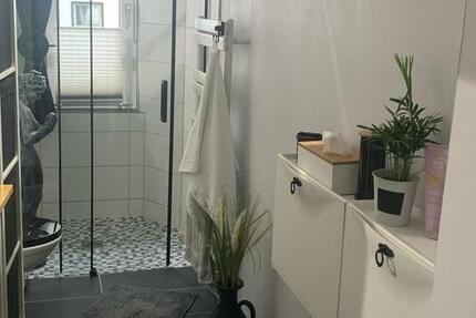 Erdgeschoß Wohnung im 3-Familien Altbau