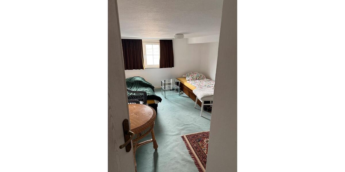 Etagenwohnung Neukirchen - 3 Zimmer, 230 m&sup2;, 800&euro; | Angebot:26413348