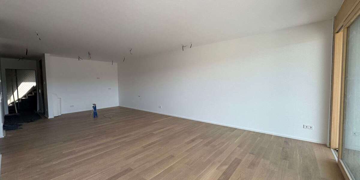Etagenwohnung Esslingen am Neckar - 2 Zimmer, 88 m&sup2;, 1.975&euro; | Angebot:26731270