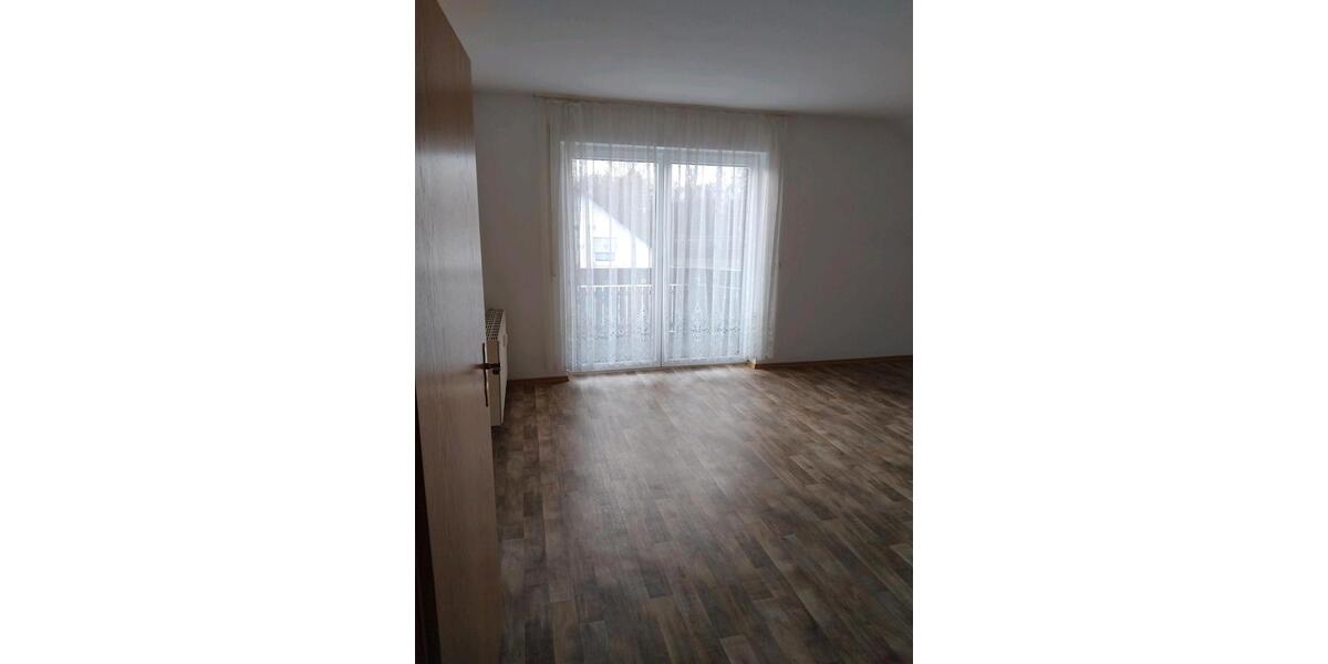 Etagenwohnung Freihung - 4 Zimmer, 90 m&sup2;, 700&euro; | Angebot:26089265