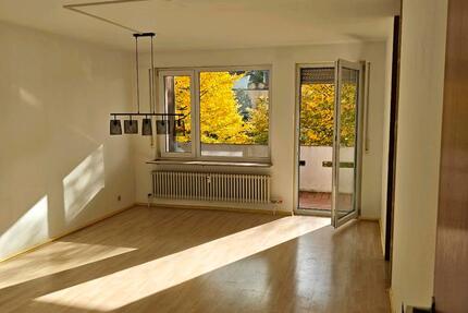 Helle 2,5-Zimmer-Wohnung mit Sonnenbalkon,Garage und EBK zimmer