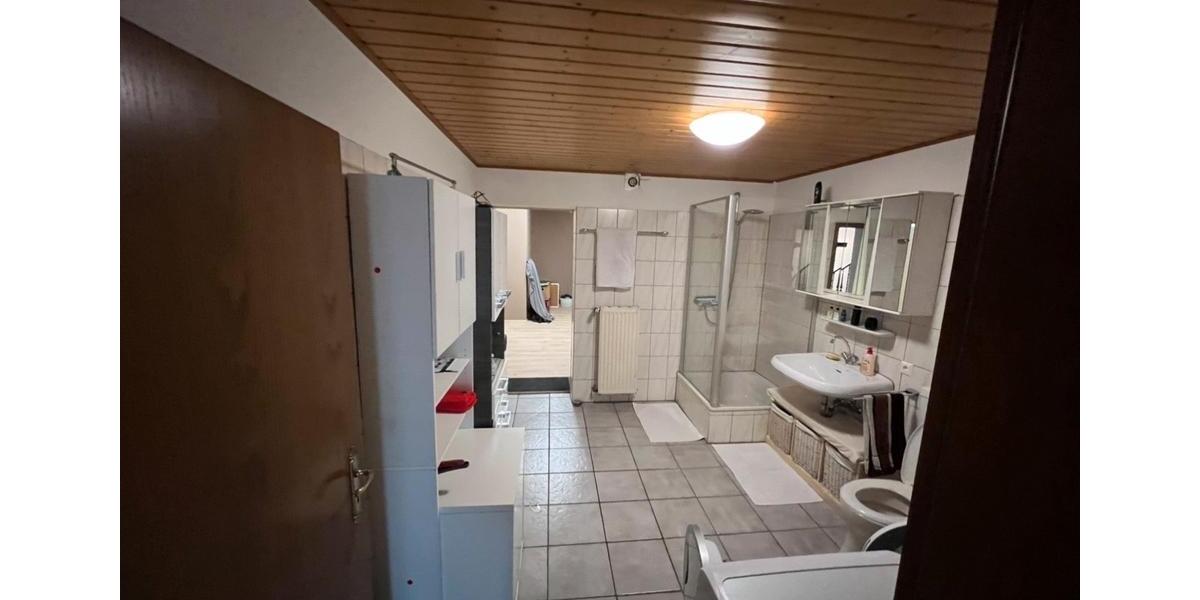 Etagenwohnung Wegberg - 5 Zimmer, 164 m&sup2;, 1.450&euro; | Angebot:24331848