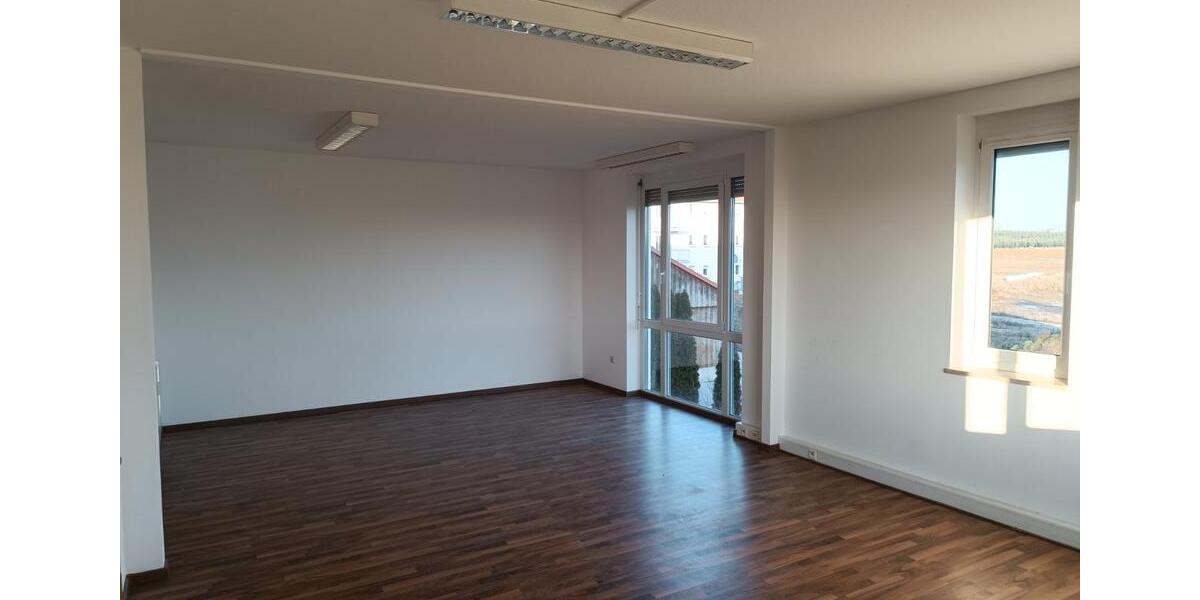 Gewerbeobjekt Schlüsselfeld - 1.900&euro; | Angebot:24630882