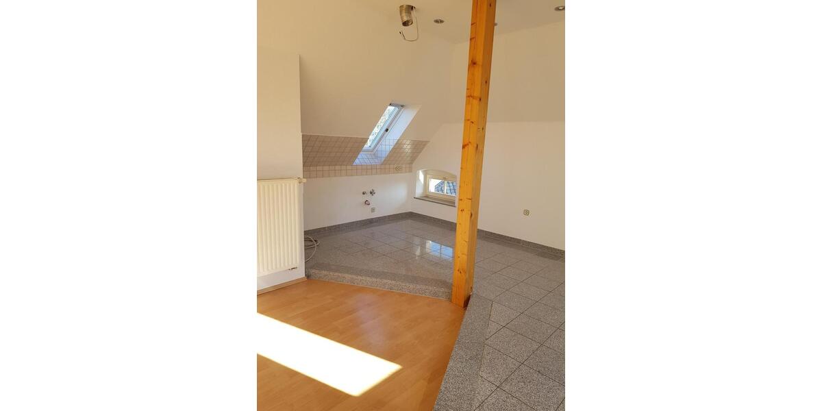 Dachgeschoßwohnung Hohenstein-Ernstthal Ernstthal - 3 Zimmer, 85 m&sup2;, 595&euro; | Angebot:25255010