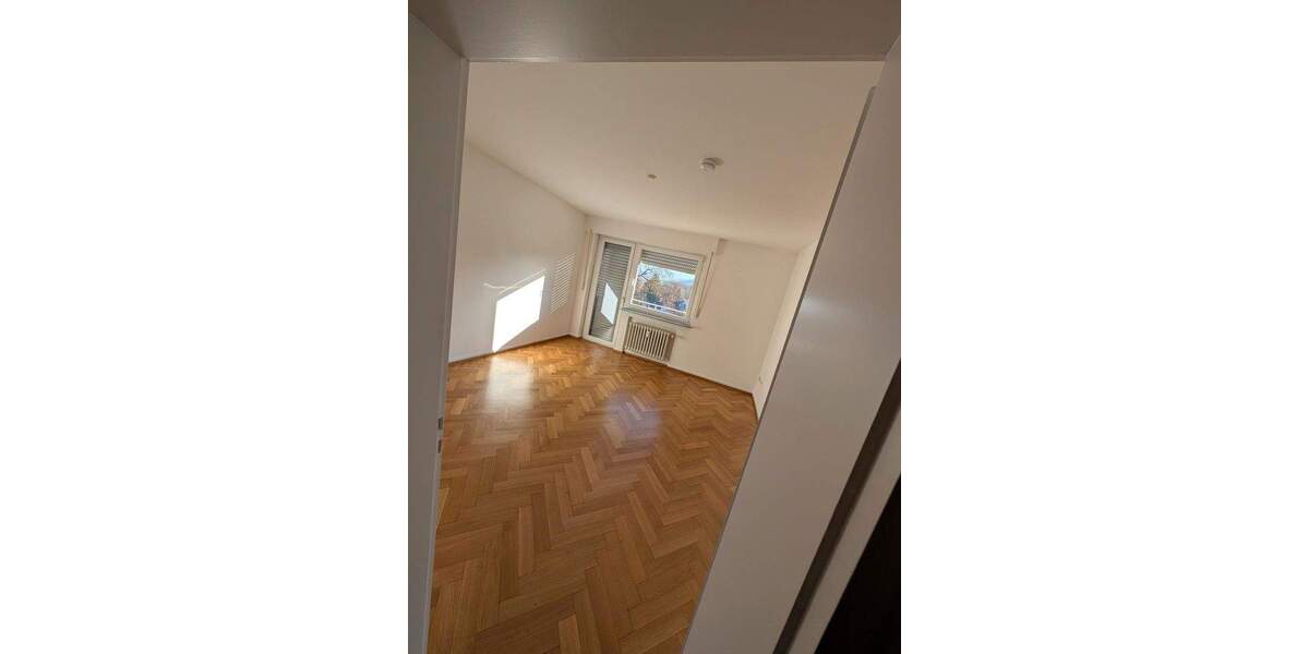 Etagenwohnung Baden-Baden Innenstadt - 3 Zimmer, 90 m&sup2;, 1.100&euro; | Angebot:25096076