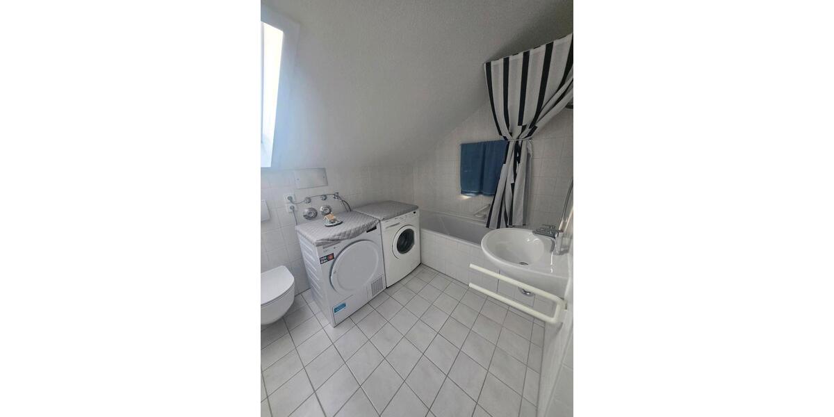 Dachgeschoßwohnung Böblingen Dagersheim - 2.5 Zimmer, 75 m&sup2;, 1.400&euro; | Angebot:26671469