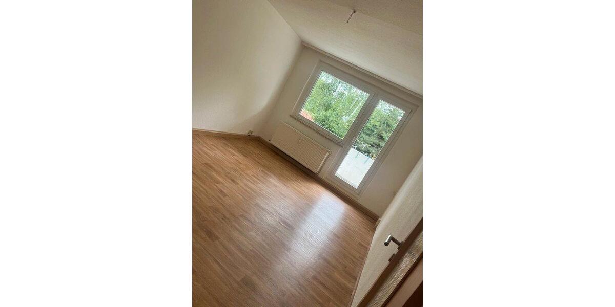 Etagenwohnung Hohenmölsen - 3 Zimmer, 60 m&sup2;, 280&euro; | Angebot:25991449