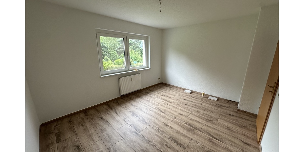 Neuer Fußboden und Wanne + Dusche! 2 Zimmer Wohnung in Langenberg - Etagenwohnung Gera Langenberg | Angebot:27040504