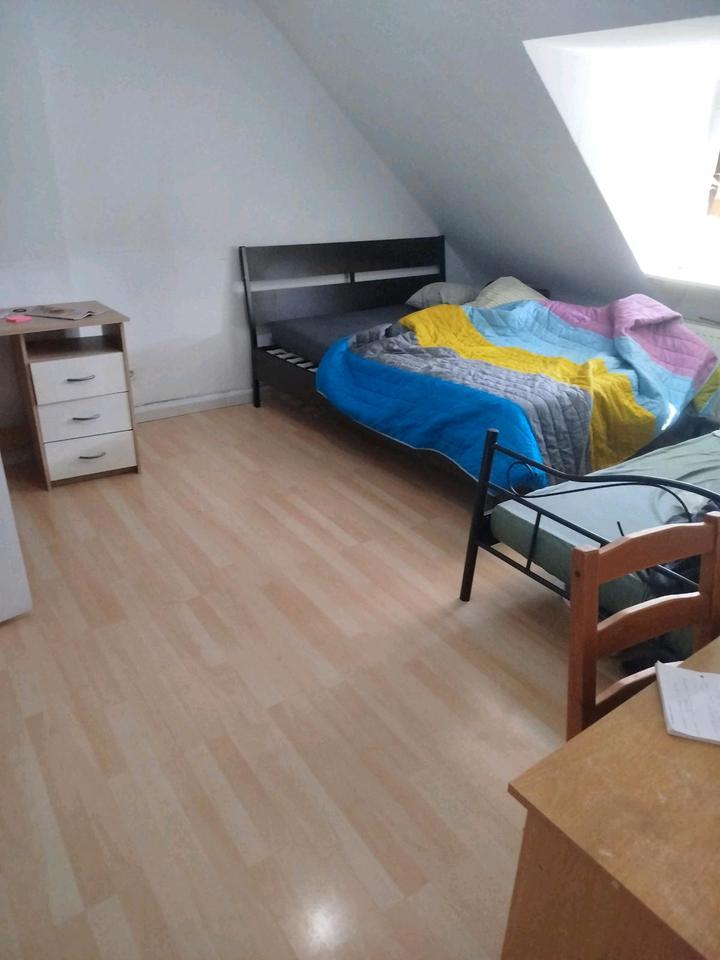 Ein Zimmer im Duisburg. 010925 - 101025