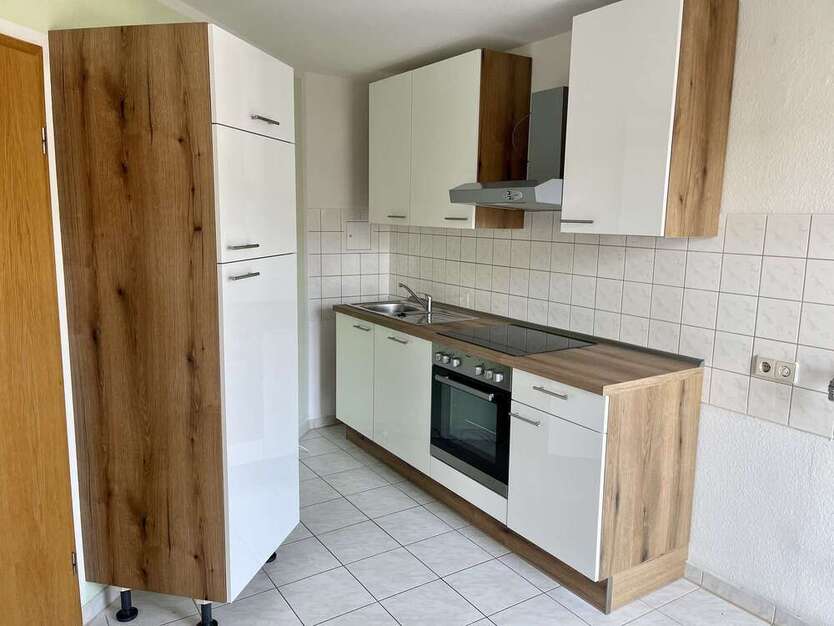 komplett möblierte 3-Zim-Wohnung mit Balkon - auch kurzfristige Mietzeit möglich