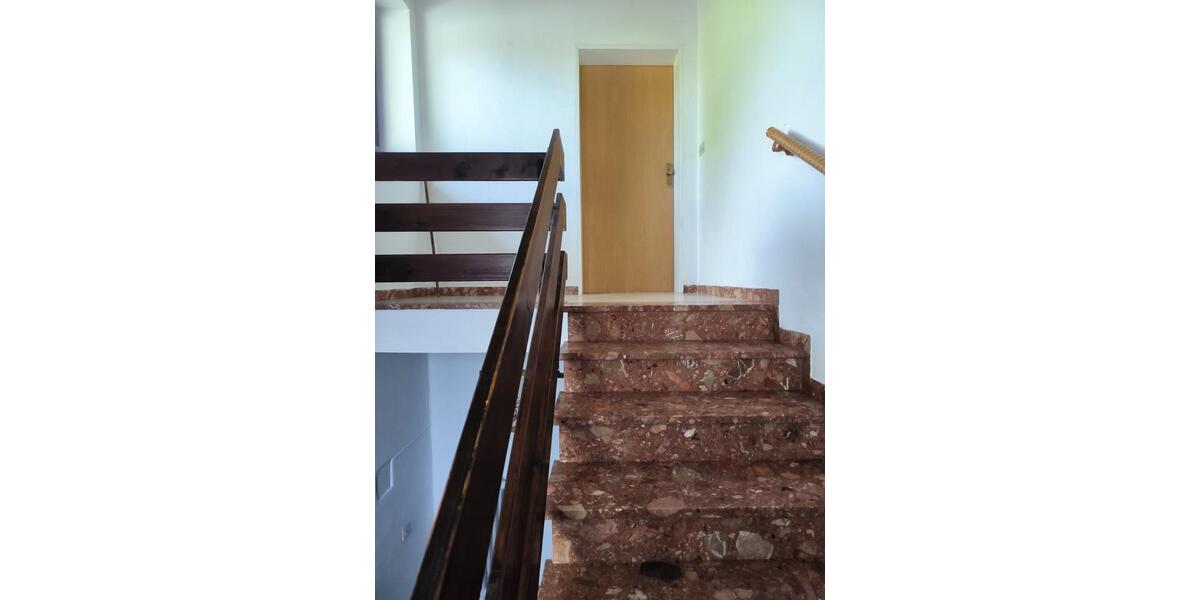 Schöne Obergeschoß-Wohnung mit Balkon, 125 qm, zu vermieten zimmer