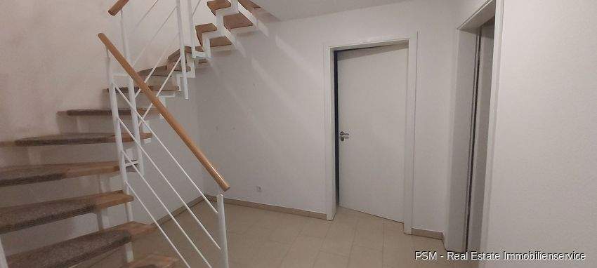 Reihenmittelhaus Flörsheim / Weilbach Weilbach - 6 Zimmer, 221 m&sup2;, 2.800&euro; | Angebot:24990240