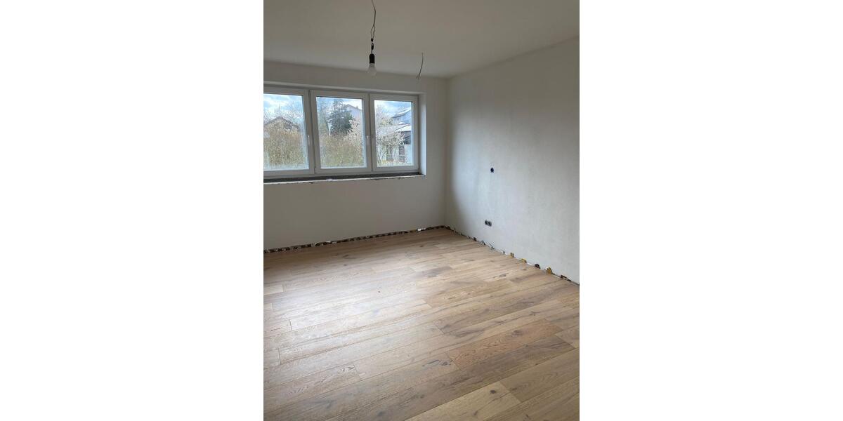 Einfamilienhaus Ebern - 6 Zimmer, 180 m&sup2;, 2.100&euro; | Angebot:25895296