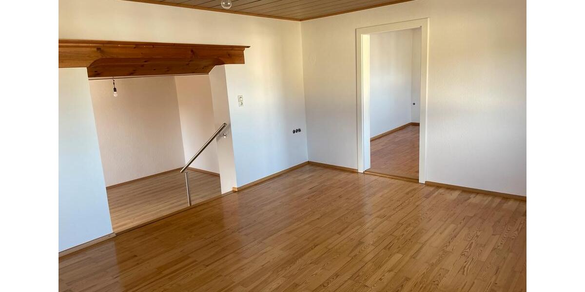 Etagenwohnung Deggendorf - 4 Zimmer, 90 m&sup2;, 720&euro; | Angebot:26247651