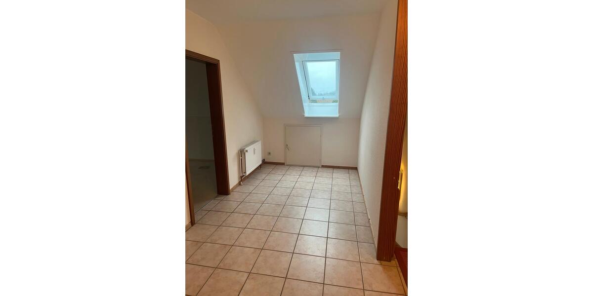 Dachgeschoßwohnung Struxdorf - 3 Zimmer, 74 m&sup2;, 820&euro; | Angebot:26050951