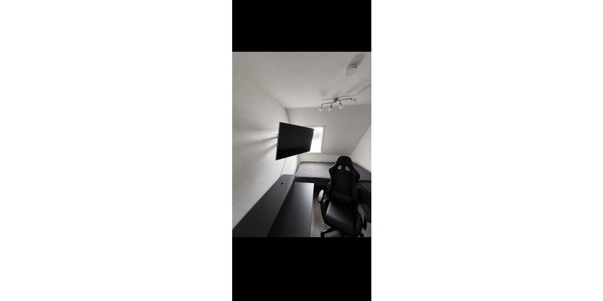 Dachgeschoßwohnung Pforzheim - 4.5 Zimmer, 94 m&sup2;, 950&euro; | Angebot:26640247