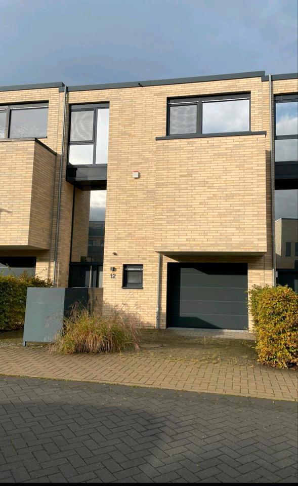 Exklusives Reihenhaus Am Standwald incl. Wallbox