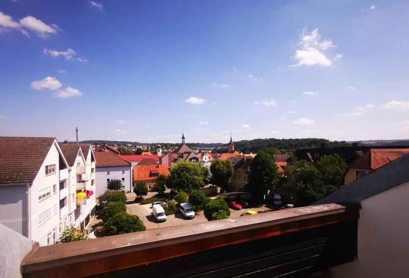 2,5-Zimmer-Wohnung mit moderner Einbauküche und Loggia