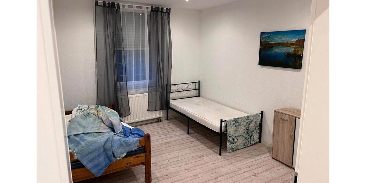 Etagenwohnung Grevenbroich Neuenhausen - 5 Zimmer, 140 m&sup2;, 12&euro; | Angebot:24659962